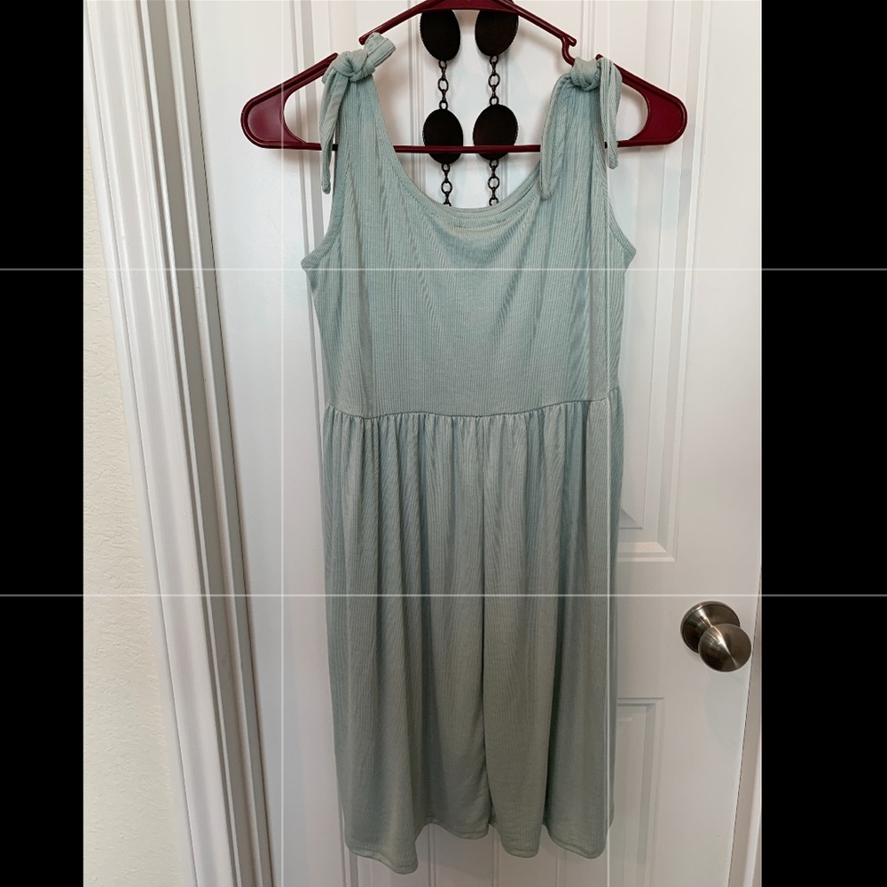 Dress - Picture 3 of 3